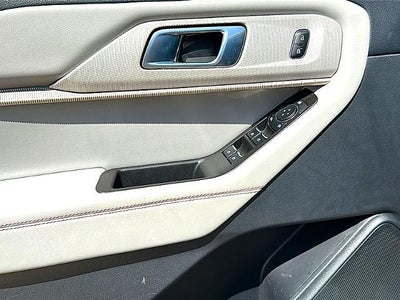 2025 Ford Explorer Active RWD