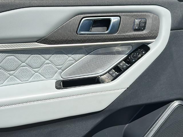 2025 Ford Explorer Platinum RWD