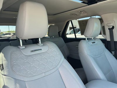 2025 Ford Explorer Platinum RWD