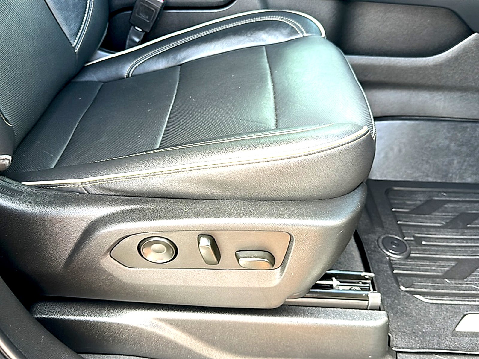 2021 GMC Yukon XL 2WD SLT