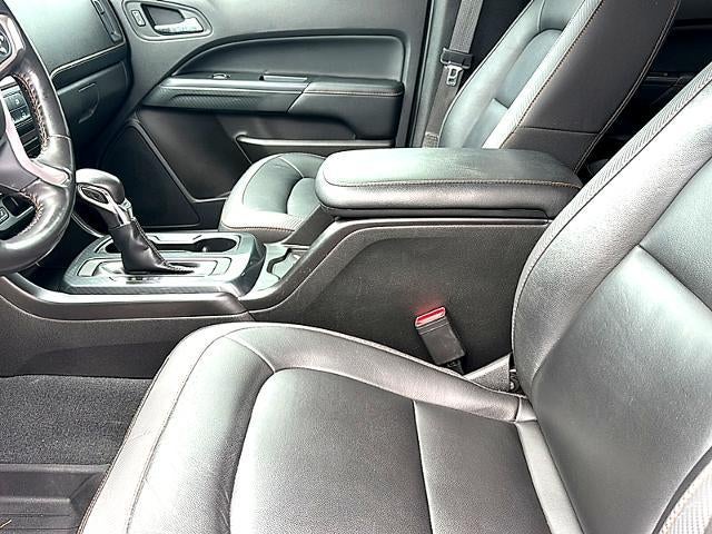2022 GMC Canyon Crew Cab Short Box 4-Wheel Drive AT4 w/Leather