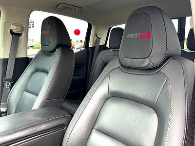 2022 GMC Canyon Crew Cab Short Box 4-Wheel Drive AT4 w/Leather