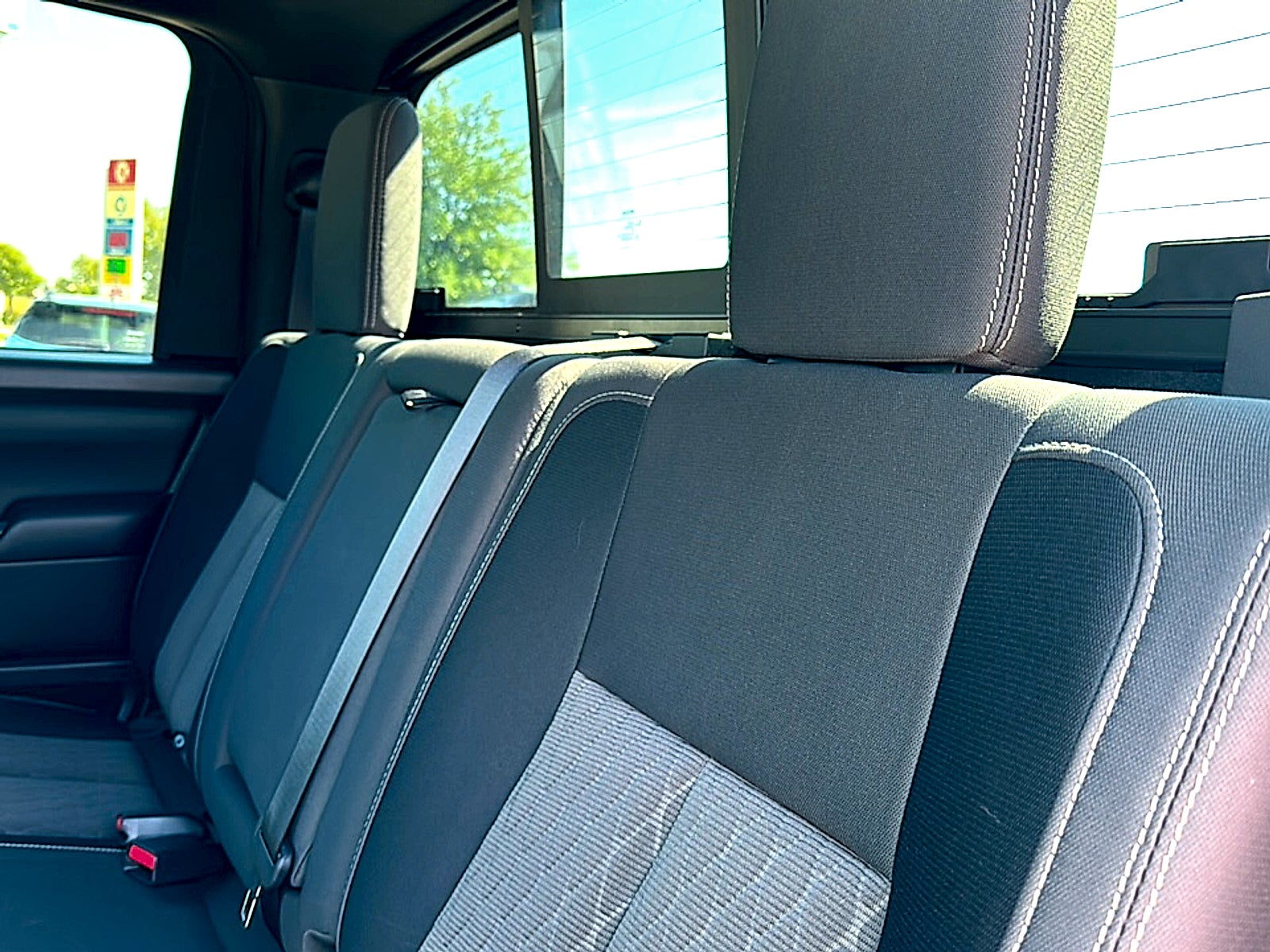 2023 Nissan TITAN Crew Cab SV 4x2