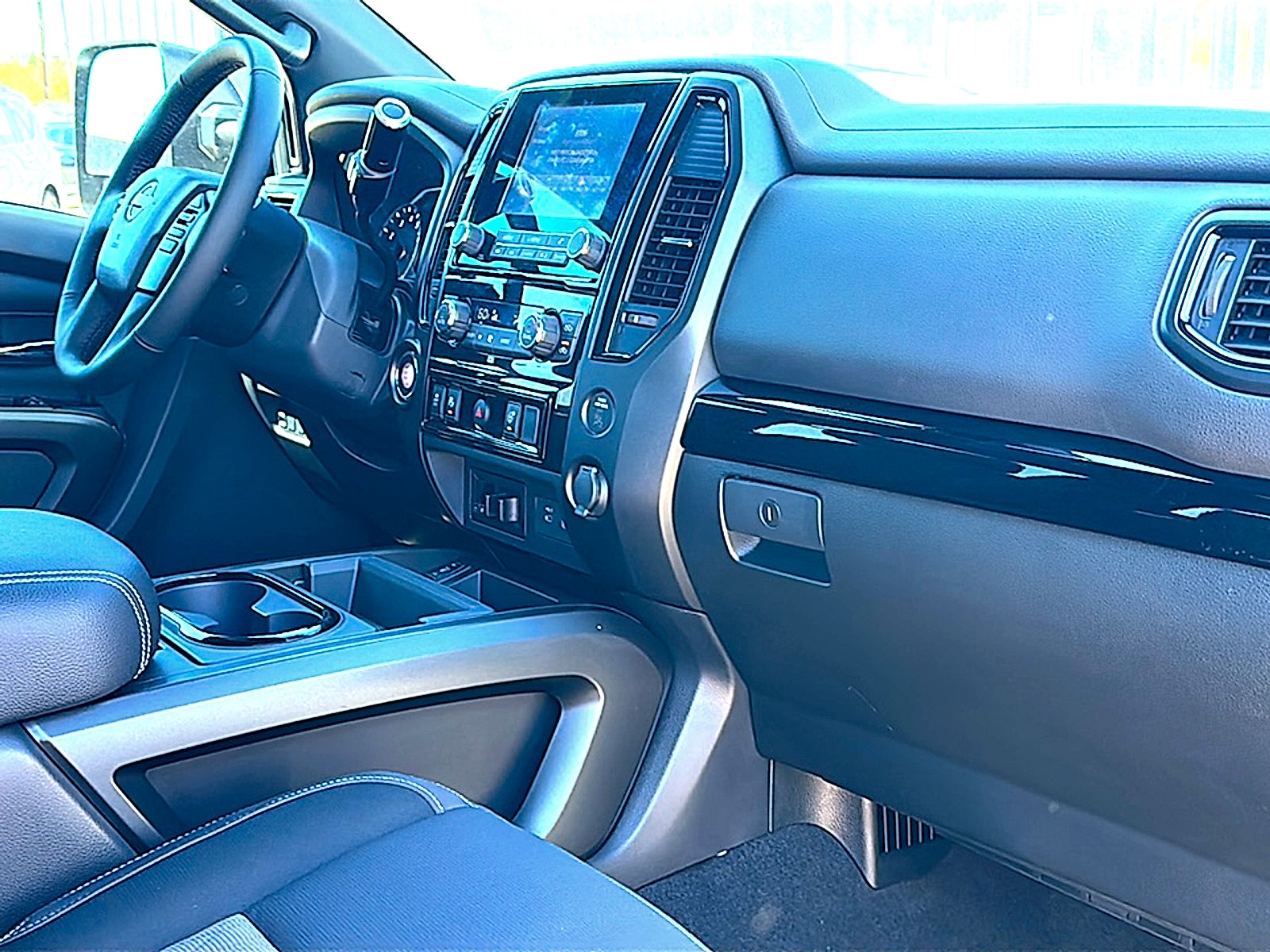 2023 Nissan TITAN Crew Cab SV 4x2