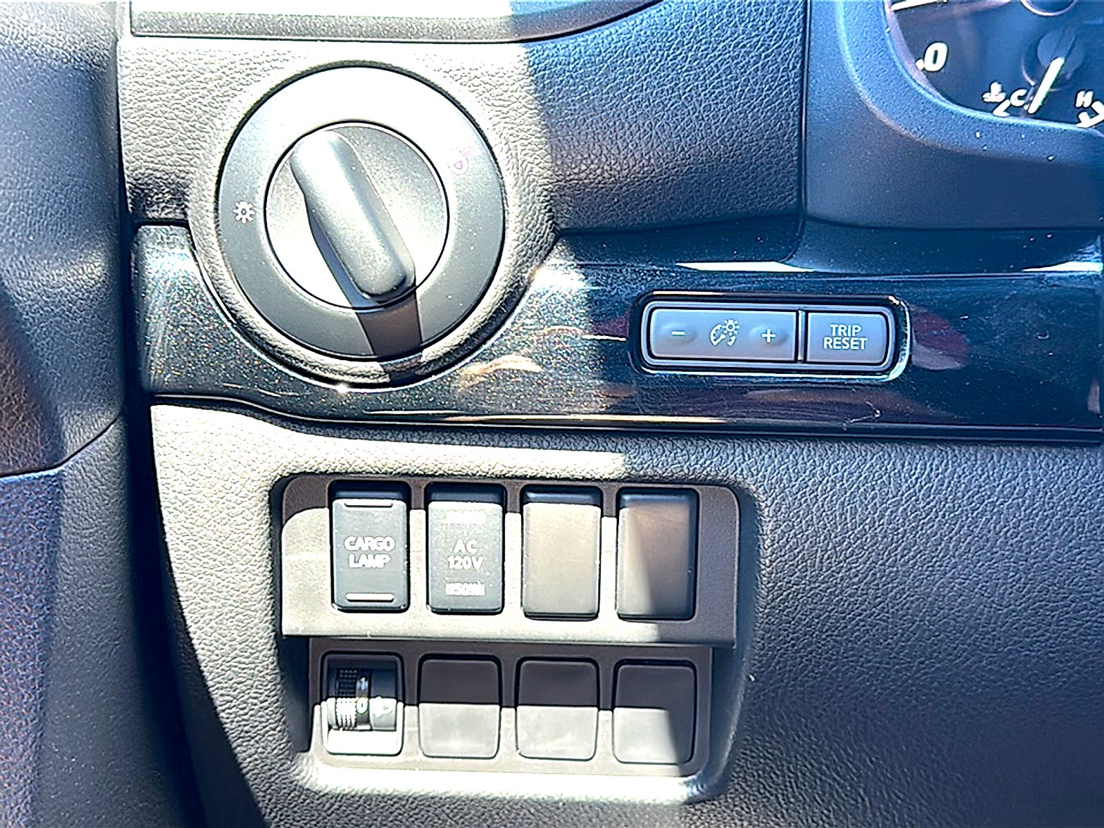 2023 Nissan TITAN Crew Cab SV 4x2