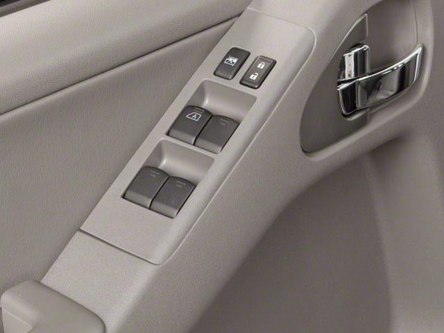2010 Nissan Frontier 2WD Crew Cab SWB Auto LE