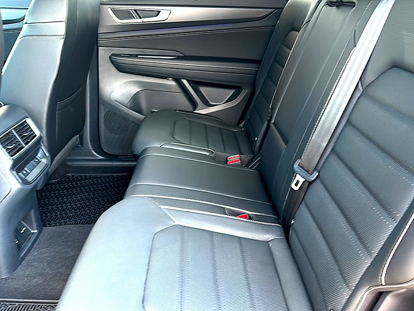 2025 Volkswagen Atlas Cross Sport 2.0T SEL R-Line Black