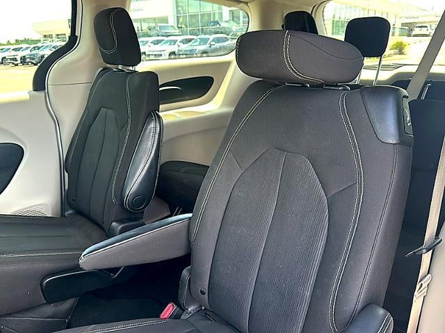 2023 Chrysler Voyager LX FWD