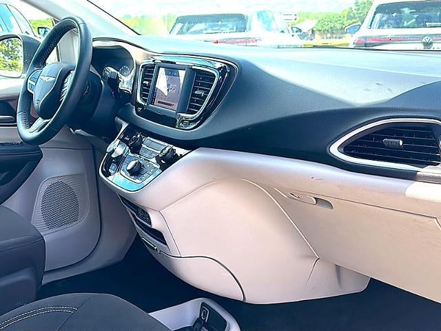 2023 Chrysler Voyager LX FWD
