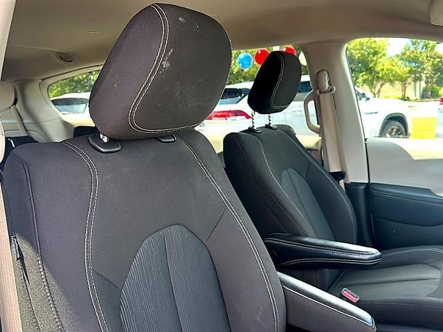 2023 Chrysler Voyager LX FWD