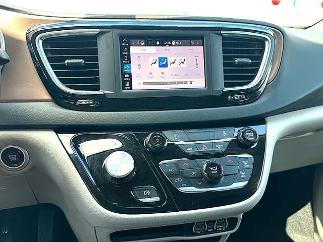 2023 Chrysler Voyager LX FWD