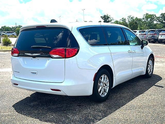 2023 Chrysler Voyager LX FWD