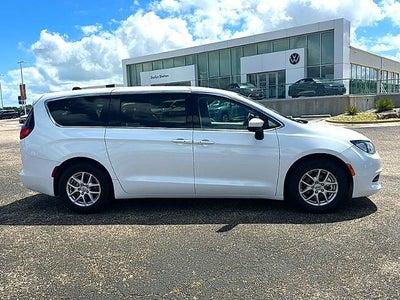 2023 Chrysler Voyager LX FWD