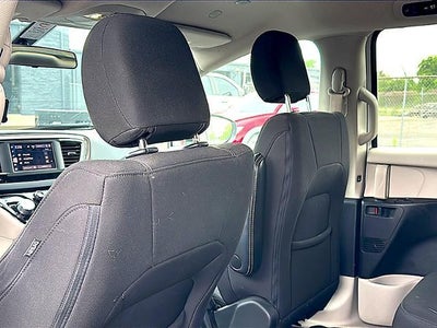 2022 Chrysler Voyager LX FWD