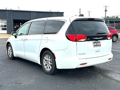 2022 Chrysler Voyager LX FWD