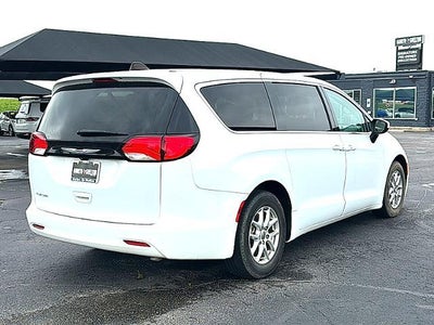 2022 Chrysler Voyager LX FWD