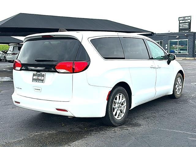2022 Chrysler Voyager LX FWD