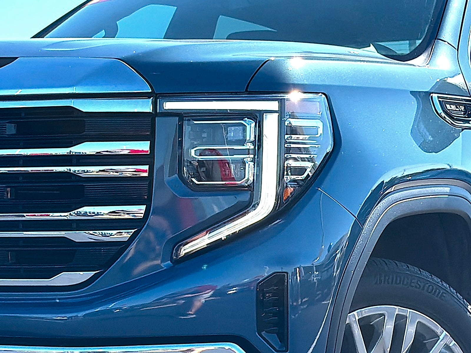 2024 GMC Sierra 1500 4WD Crew Cab Short Box SLT