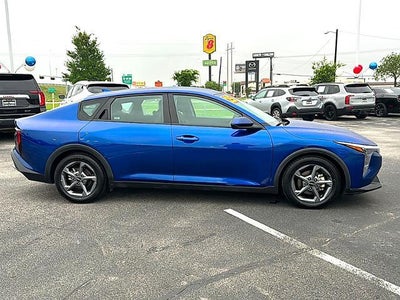 2025 Kia K4 LXS FWD