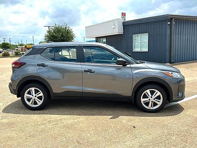 2025 Nissan Kicks Play S FWD