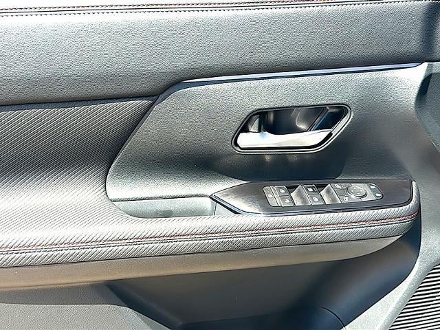 2025 Nissan Kicks SR FWD