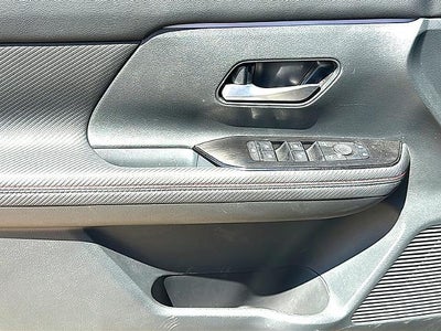 2025 Nissan Kicks SR FWD