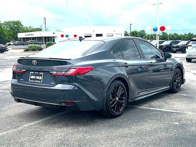 2025 Toyota Camry LE (SE)