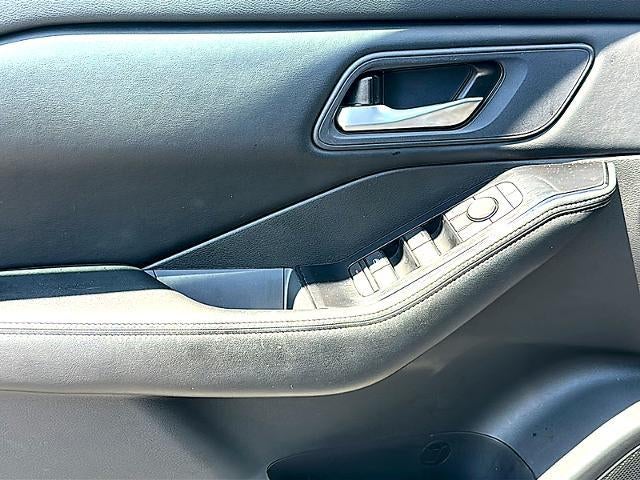2025 Nissan Rogue FWD SV