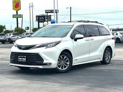 2021 Toyota Sienna XLE FWD 8-Passenger (Natl)