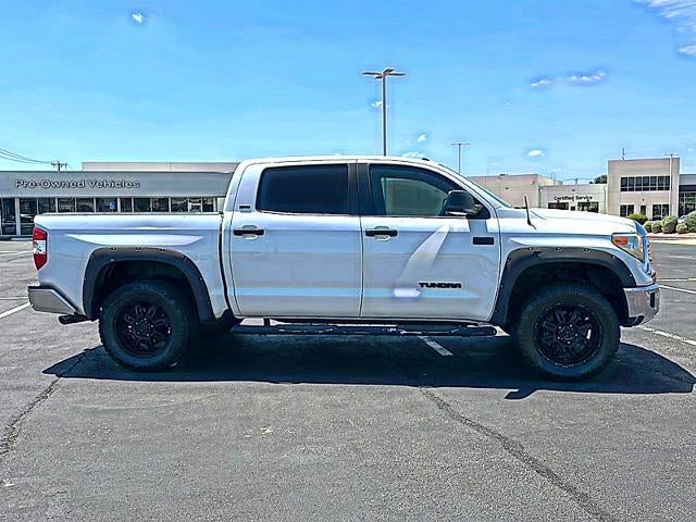 2017 Toyota Tundra 2WD 2WD SR5 CrewMax 5.5' Bed 5.7L FFV (SE)