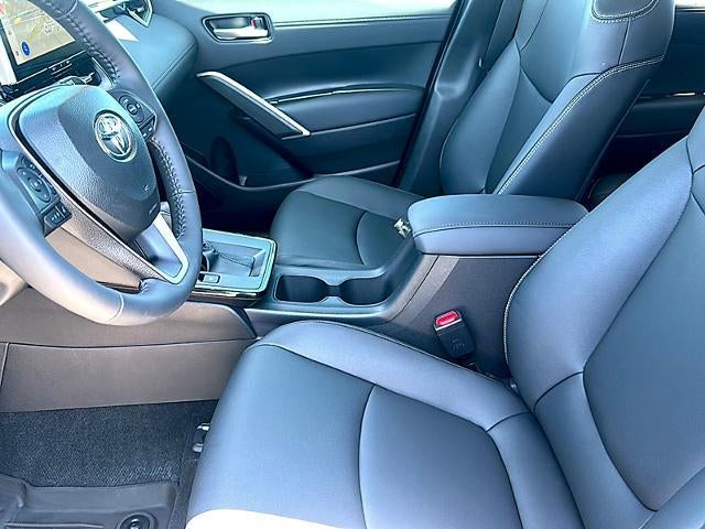 2026 Toyota Corolla Cross XLE 4WD (Natl)