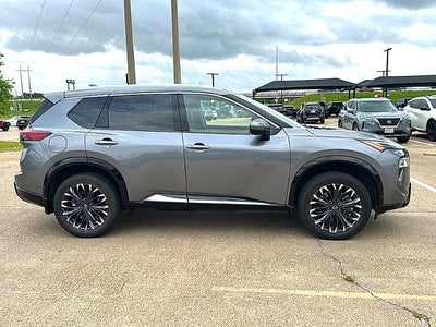 2025 Nissan Rogue FWD Platinum