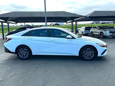 2024 Hyundai ELANTRA SEL IVT