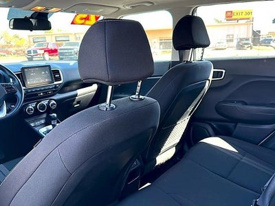 2025 Hyundai VENUE SEL IVT
