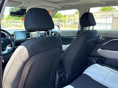 2025 Hyundai VENUE SEL IVT