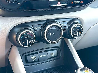 2025 Hyundai VENUE SEL IVT