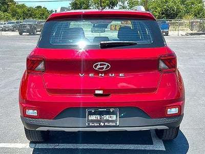 2025 Hyundai VENUE SEL IVT