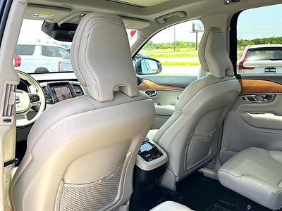 2022 Volvo XC90 T6 AWD Momentum 6P