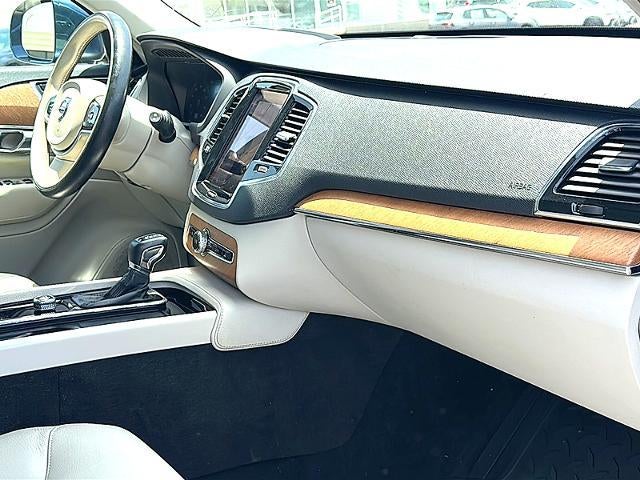 2022 Volvo XC90 T6 AWD Momentum 6P