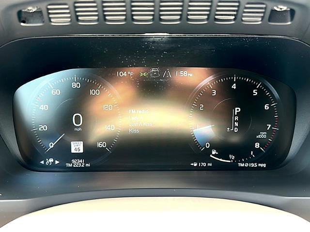 2022 Volvo XC90 T6 AWD Momentum 6P