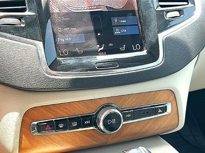 2022 Volvo XC90 T6 AWD Momentum 6P
