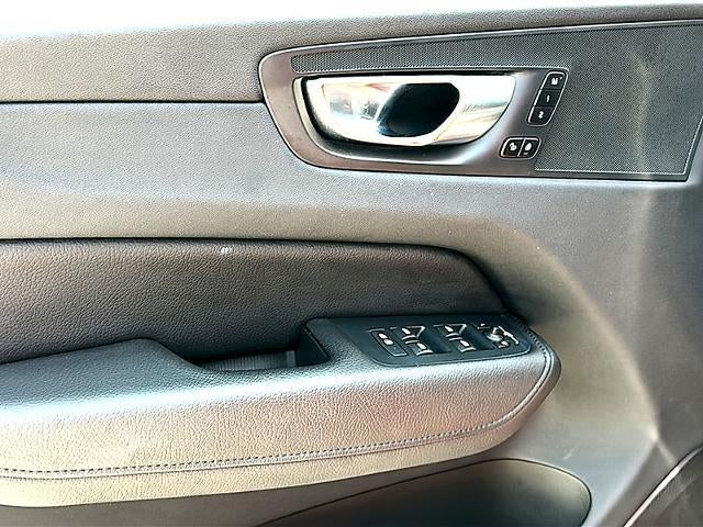 2022 Volvo XC60 B5 AWD Momentum