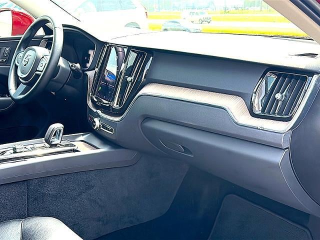 2022 Volvo XC60 B5 AWD Momentum