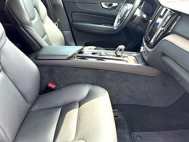 2022 Volvo XC60 B5 AWD Momentum