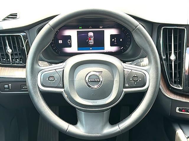2022 Volvo XC60 B5 AWD Momentum