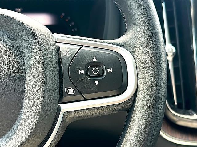 2022 Volvo XC60 B5 AWD Momentum