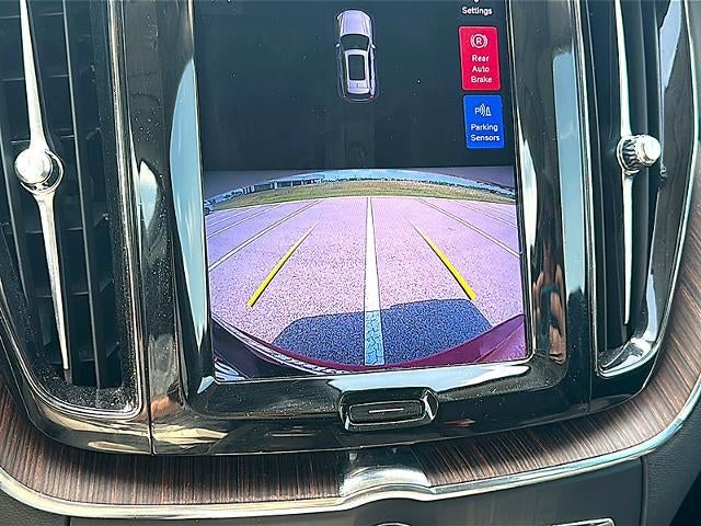 2022 Volvo XC60 B5 AWD Momentum