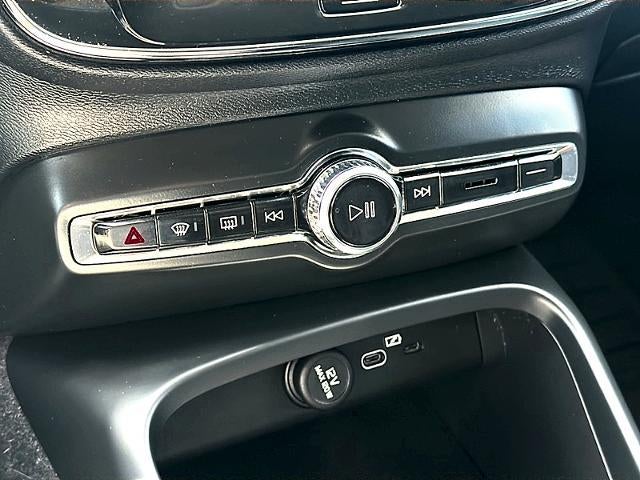 2023 Volvo XC40 B5 AWD Core