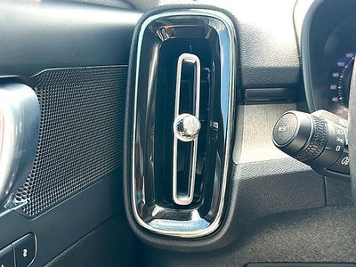 2023 Volvo XC40 B5 AWD Core