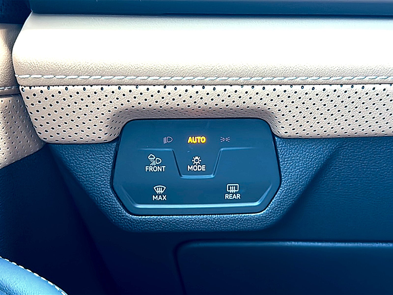 2025 Volkswagen Atlas Cross Sport 2.0T SEL R-Line Black